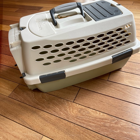 Pet Mate Small Carrier Crate - Picture 3 of 7